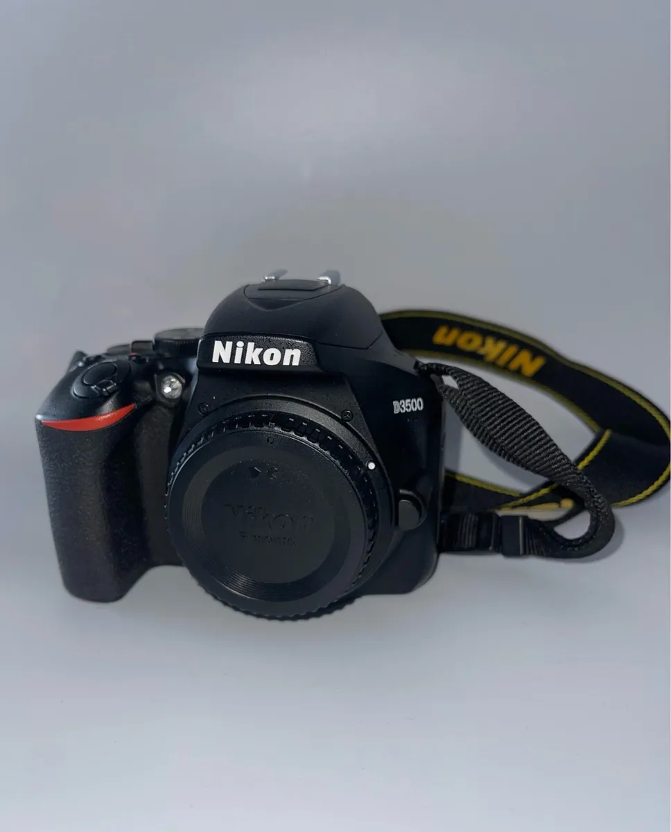 Nikon D3500 bundle - Image 1