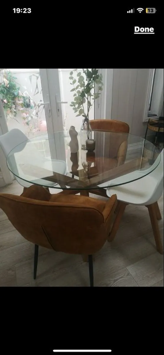Round glass dinning table - Image 2