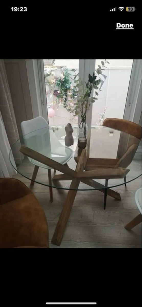 Round glass dinning table - Image 4