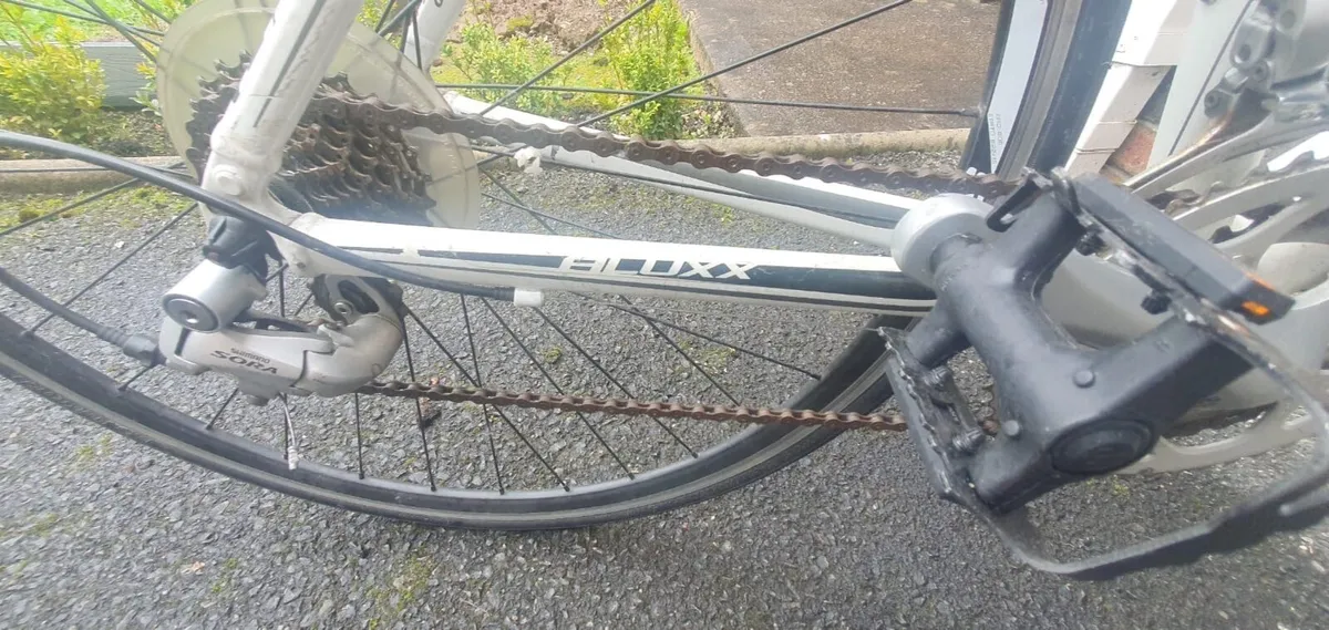 Giant Defy 3 racing bike - Image 3