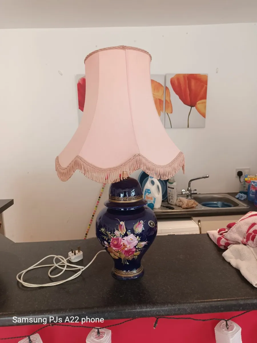 Table lamp