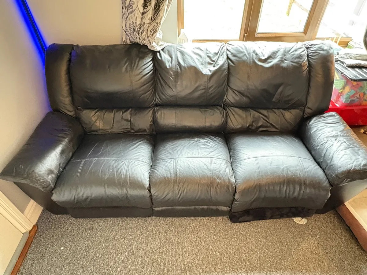 3 seater couch - Image 1