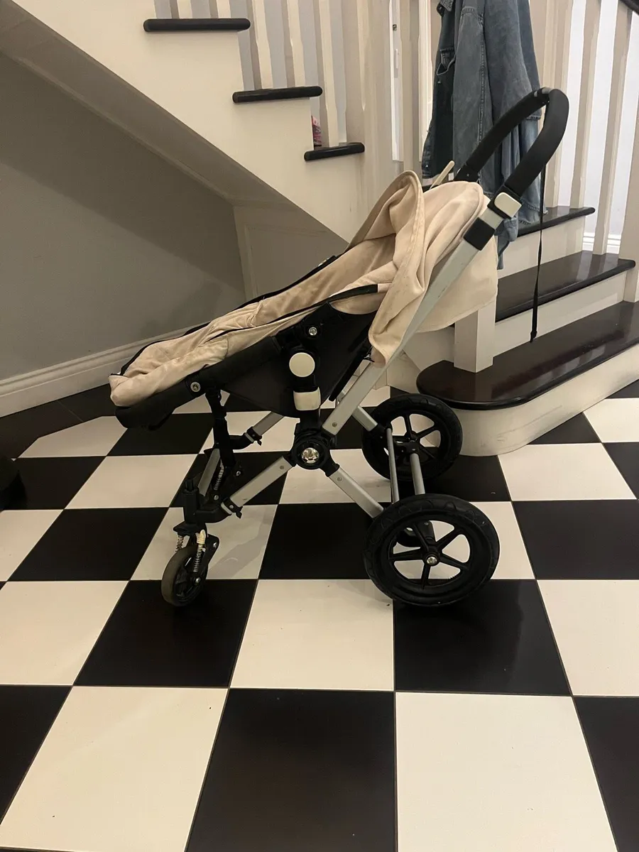 Buggy, tricycle, stair gate - Image 1