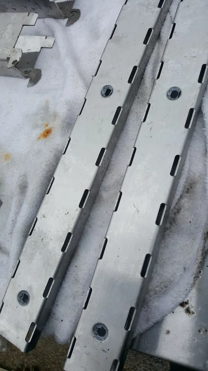 Steel brackets - Image 1