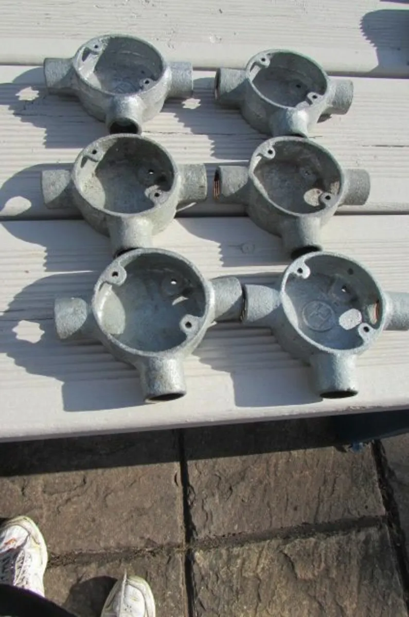 3 Way 20mm Tee Conduit Box x 6 for Sale - Image 1