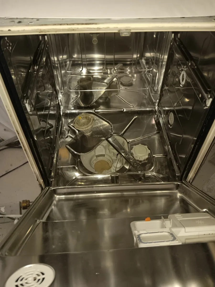 Dishwasher - Image 2