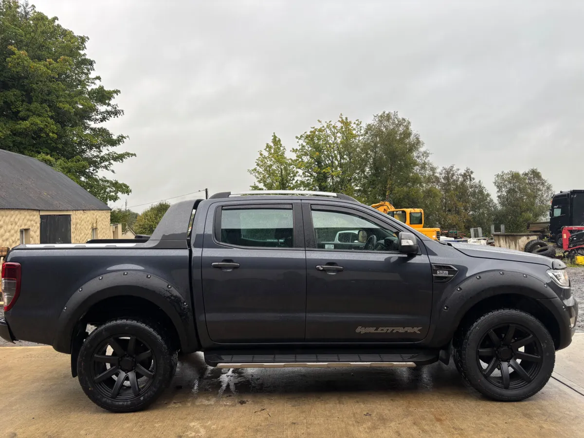 182 Ford Ranger Wild Trak 3.2 - Image 2