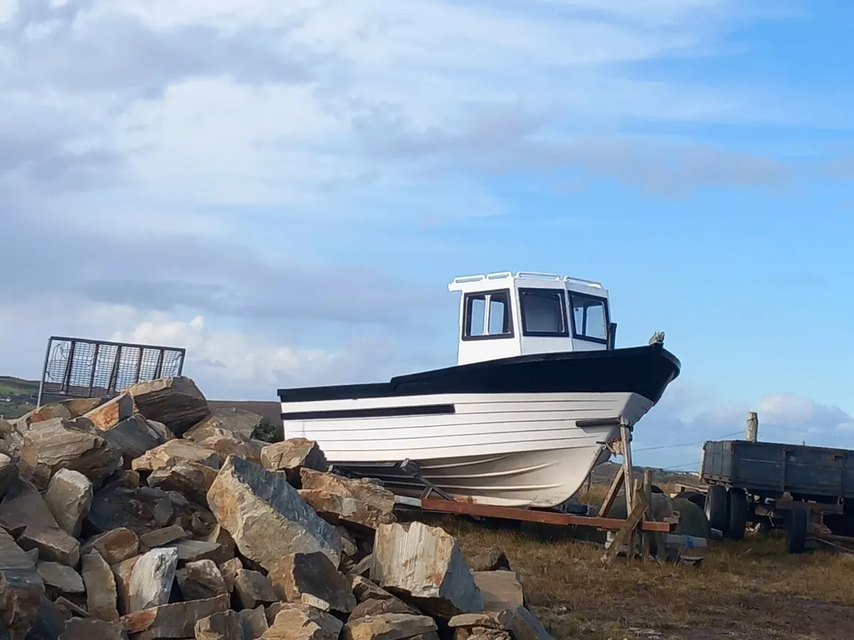 Fibreglass boat 22ft - Image 3