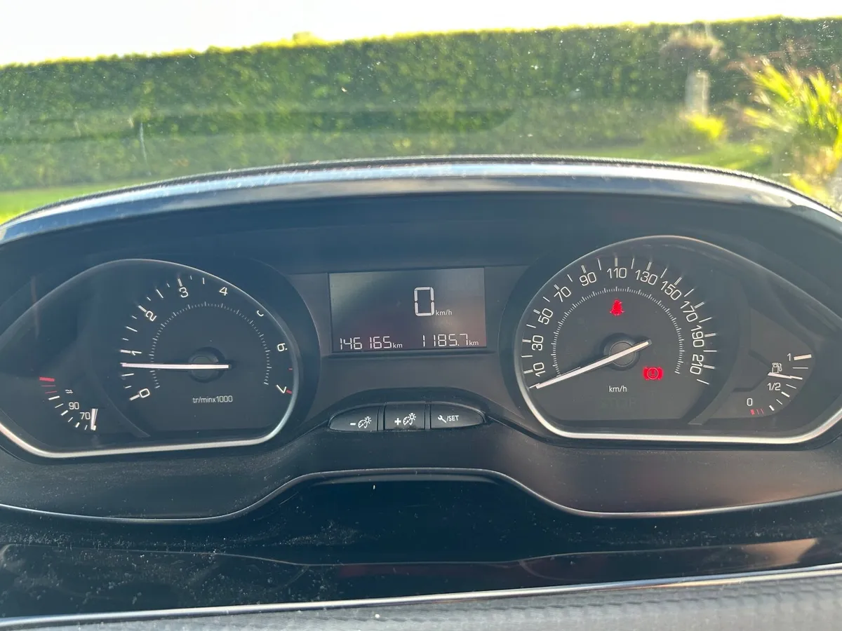 Peugeot 208 2017 - Image 3
