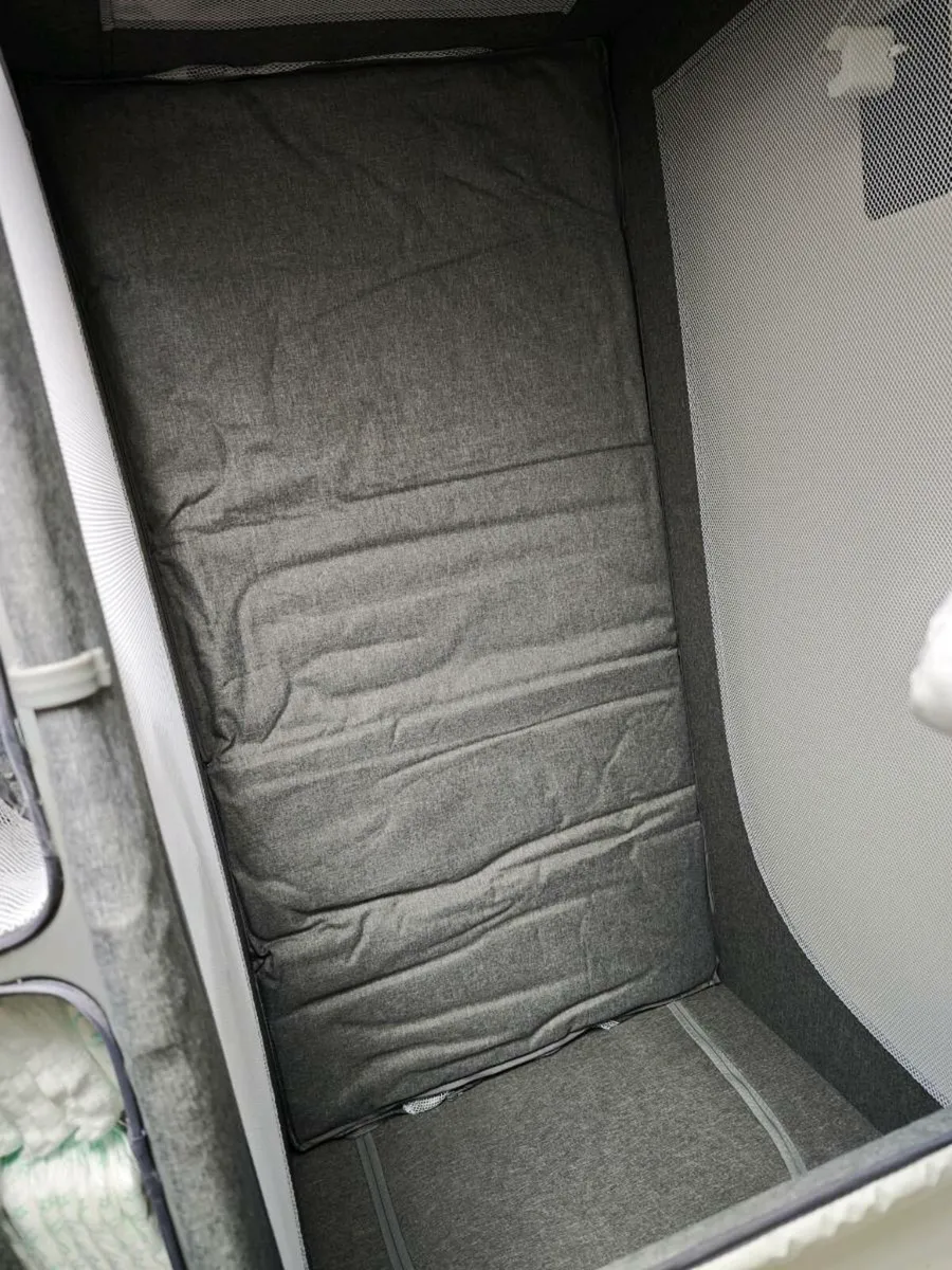 Travel cot with + mattress+ fitted sheets - Image 3