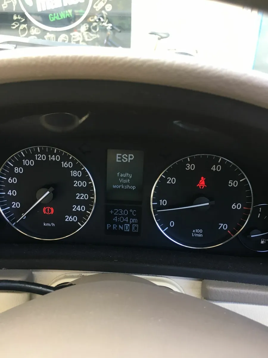 Mercedes-Benz C-Class 2005 - Image 2