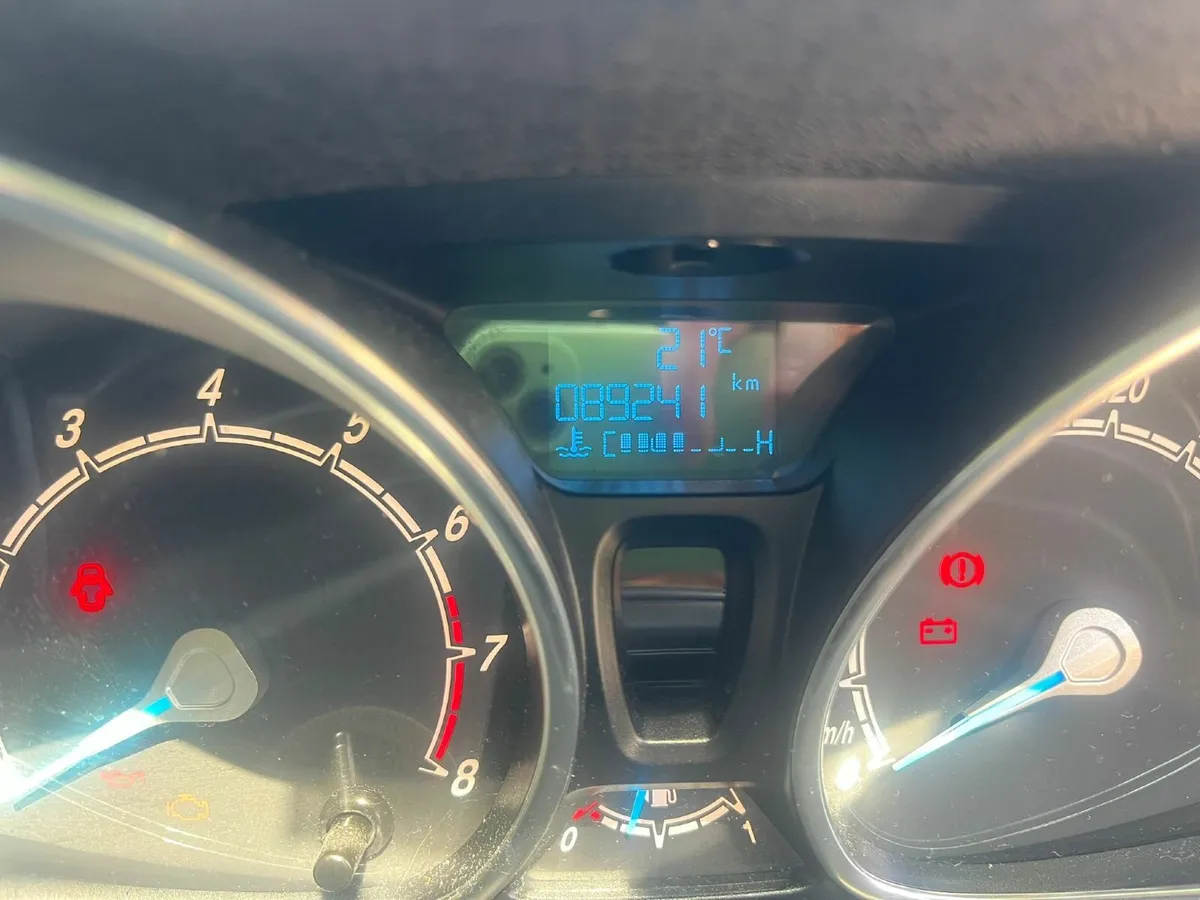 Ford Fiesta 2016 - Image 2