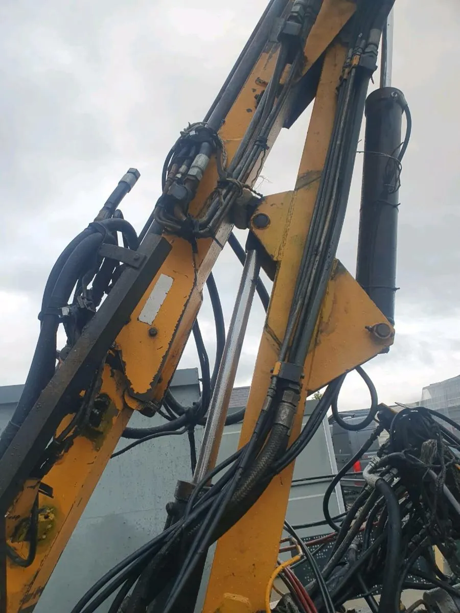 7.6 m hedgecutter - Image 1