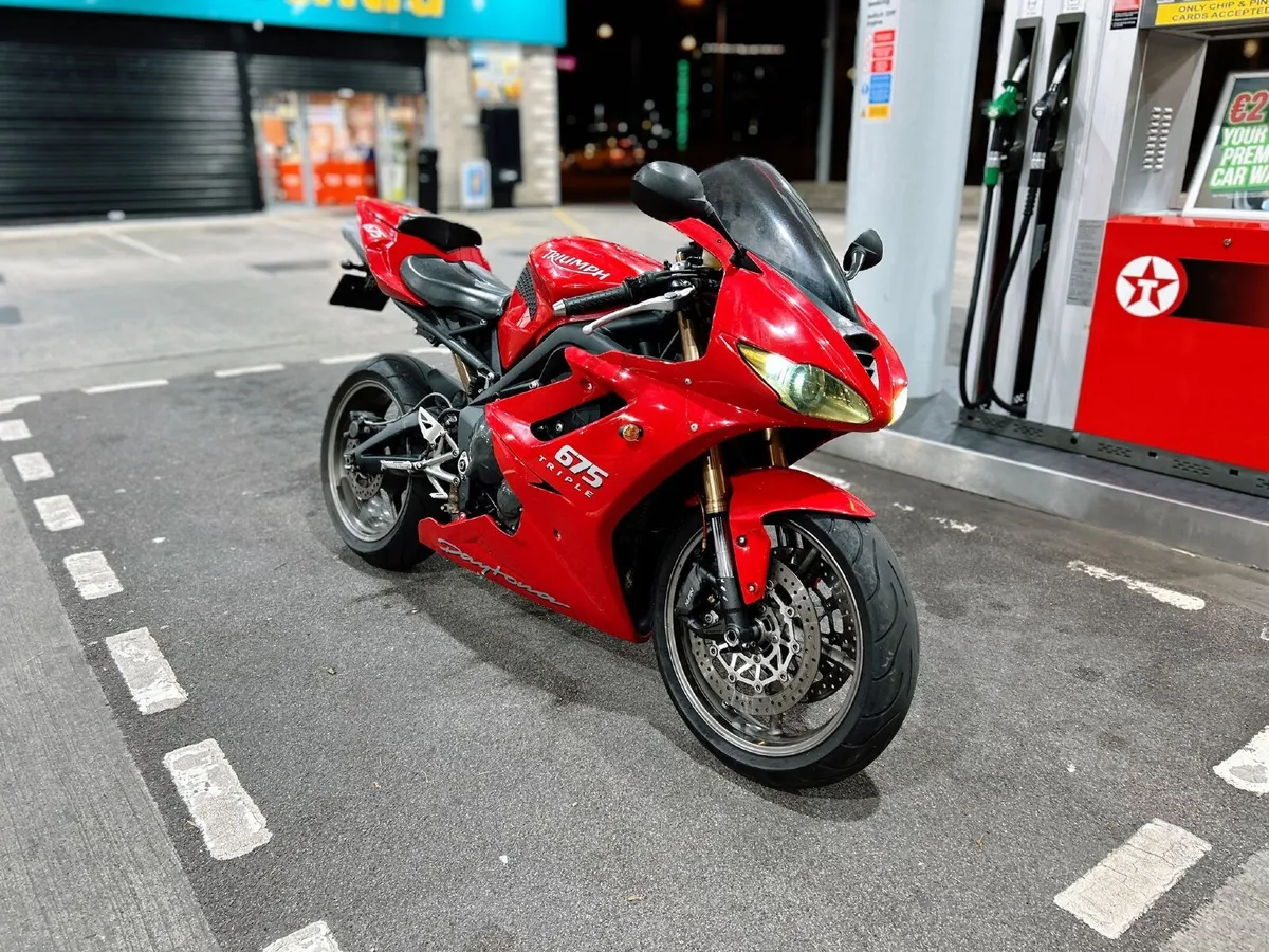 Triumph Daytona 675 - Image 1