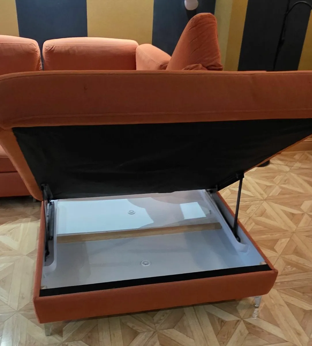 For Sale: Stylish Corner Sofa Bed with Storage - Image 3