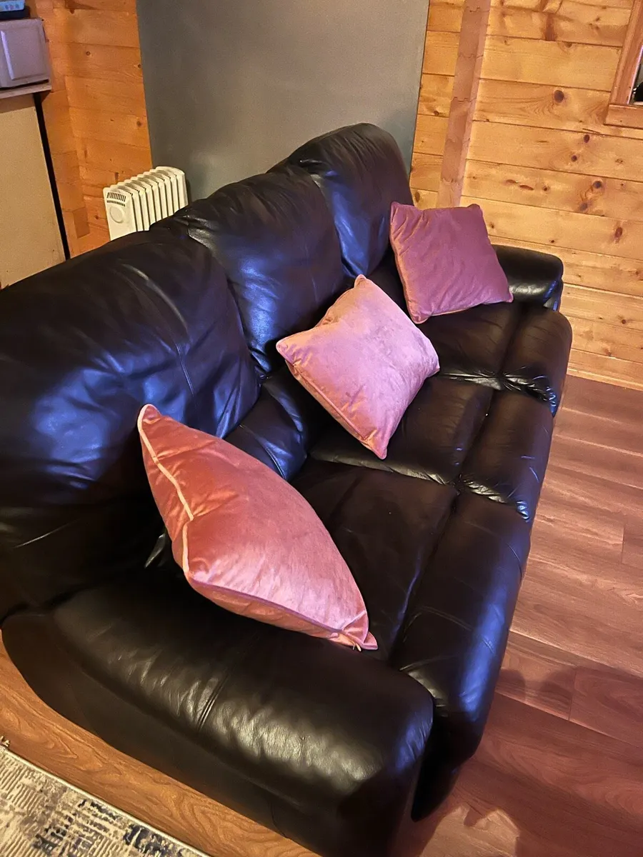 Leather recliner sofa - Image 1