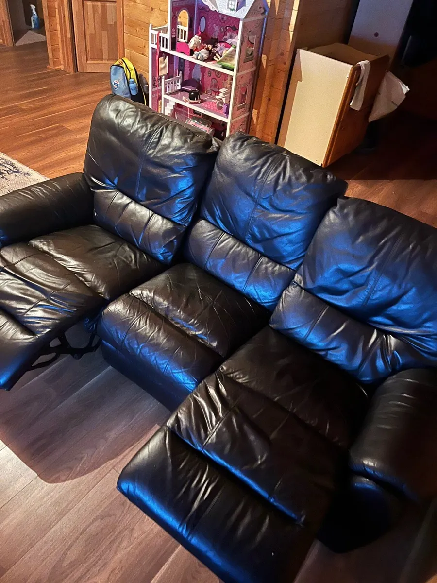 Leather recliner sofa - Image 3