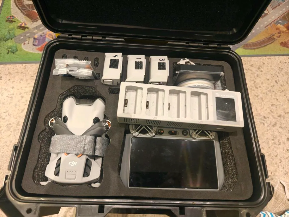 DJI mini 4 pro like new - Image 1