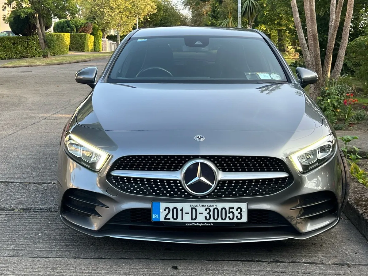 201 MERCEDES BENZ A180 AMG LINE AUTOMATIC - Image 2
