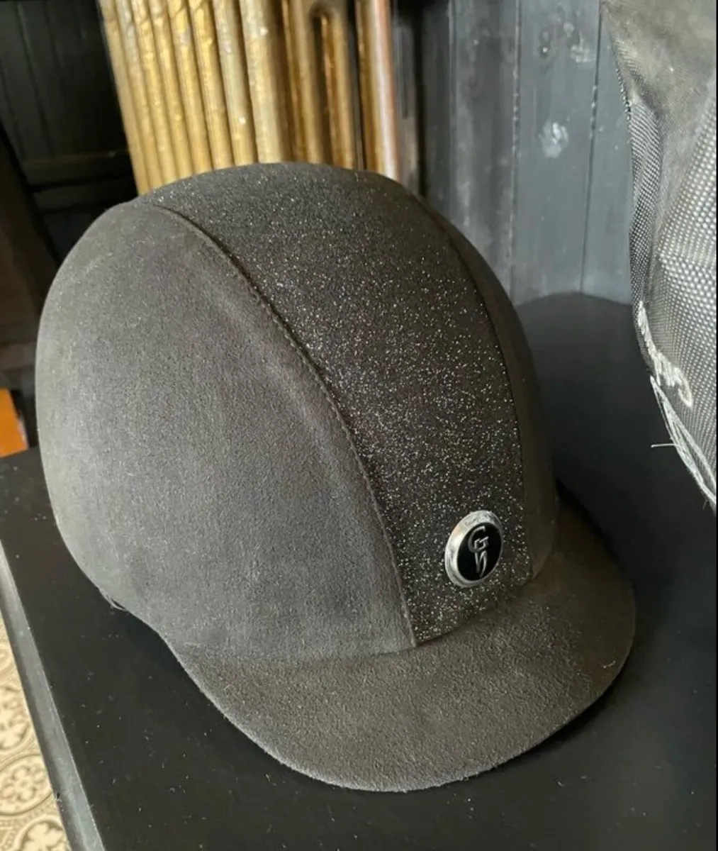 Horse riding helmet - Image 1