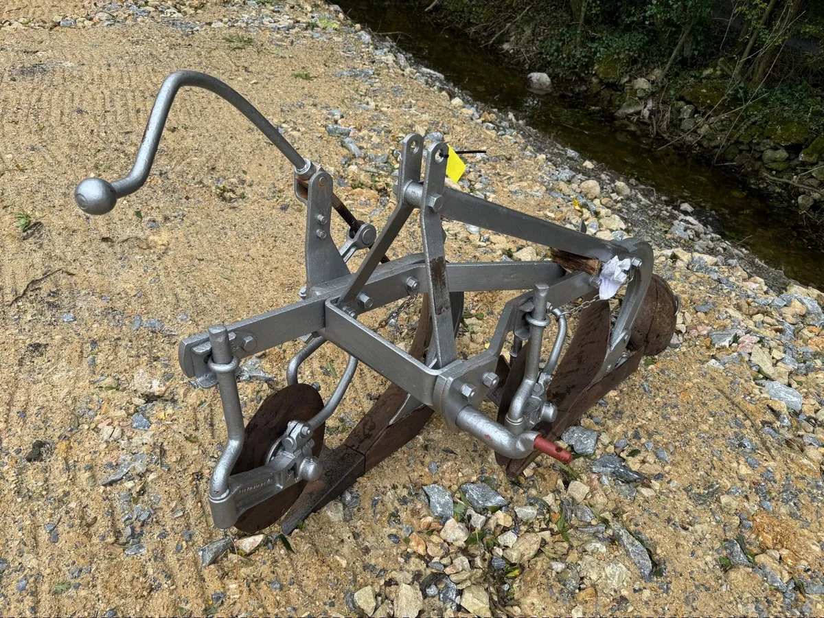 Ferguson 2 furrow plough - Image 1