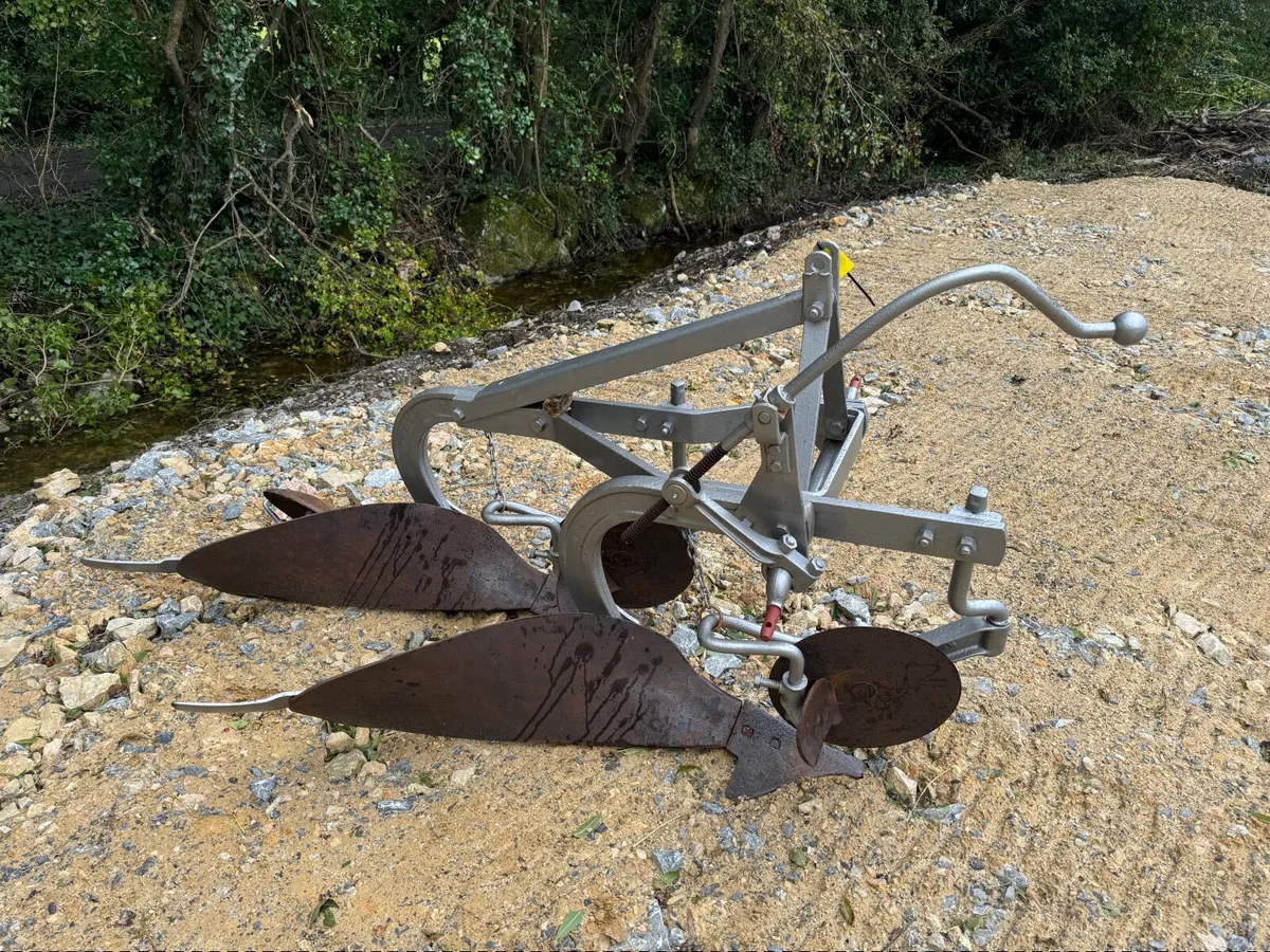 Ferguson 2 furrow plough - Image 1