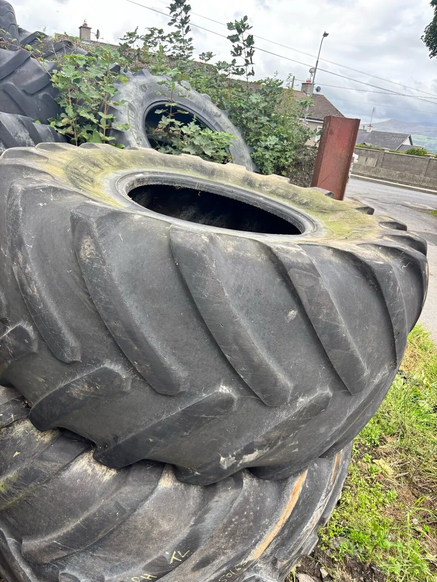 Loader tyres - Image 1