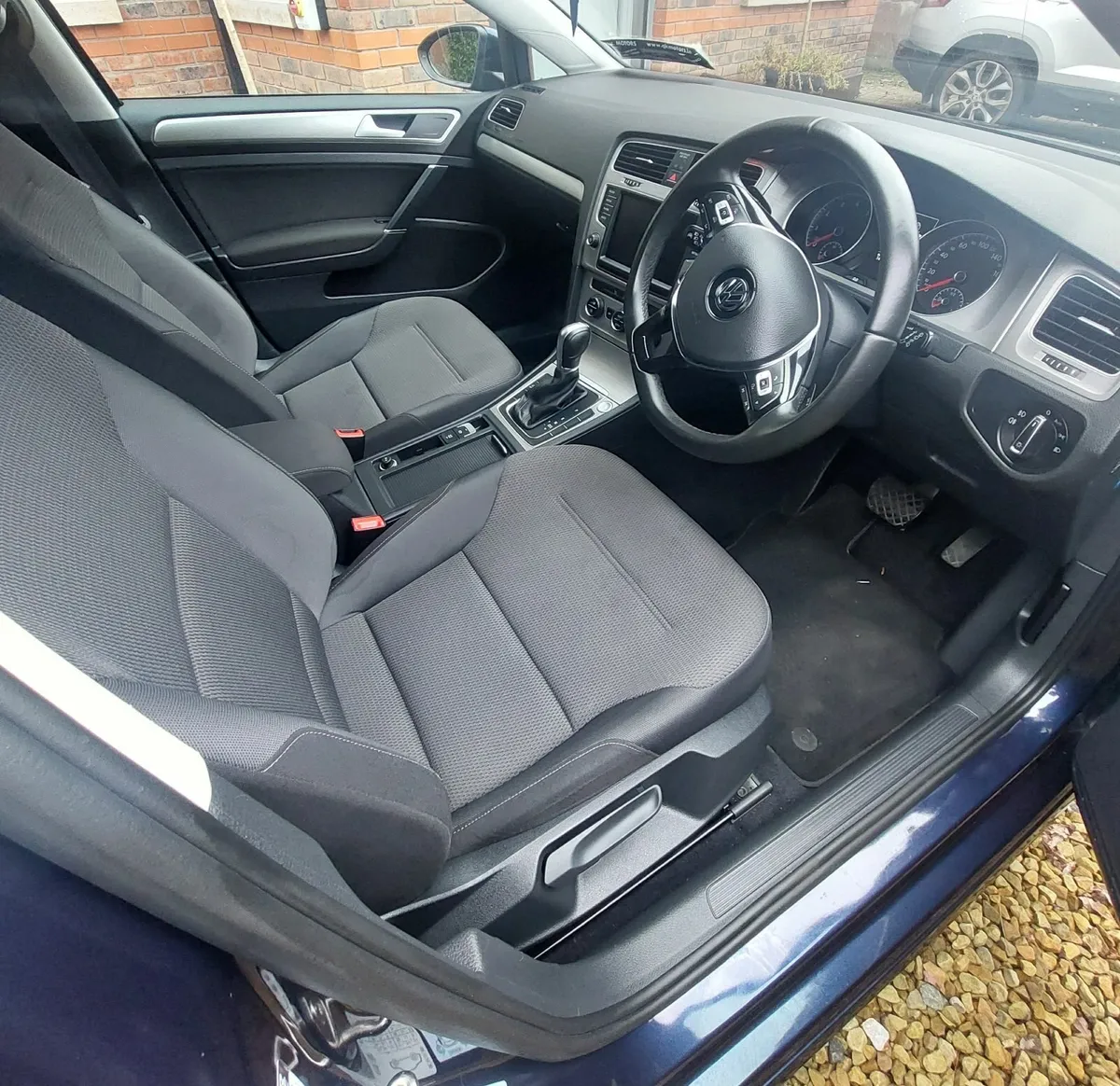 2016 Volkswagen Golf Automatic 1.2 Bluemotion TSI - Image 2