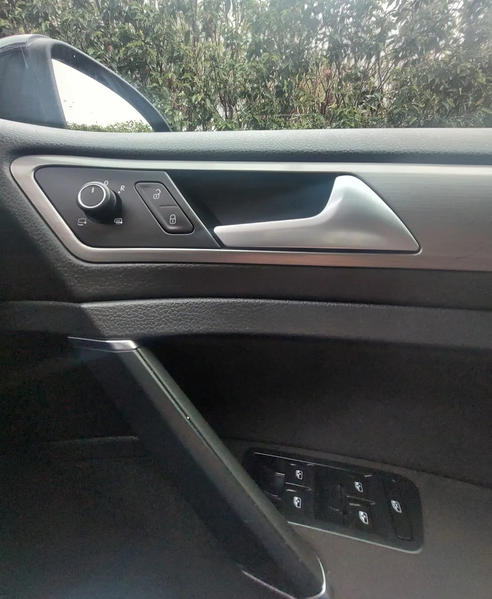 2016 Volkswagen Golf Automatic 1.2 Bluemotion TSI - Image 4