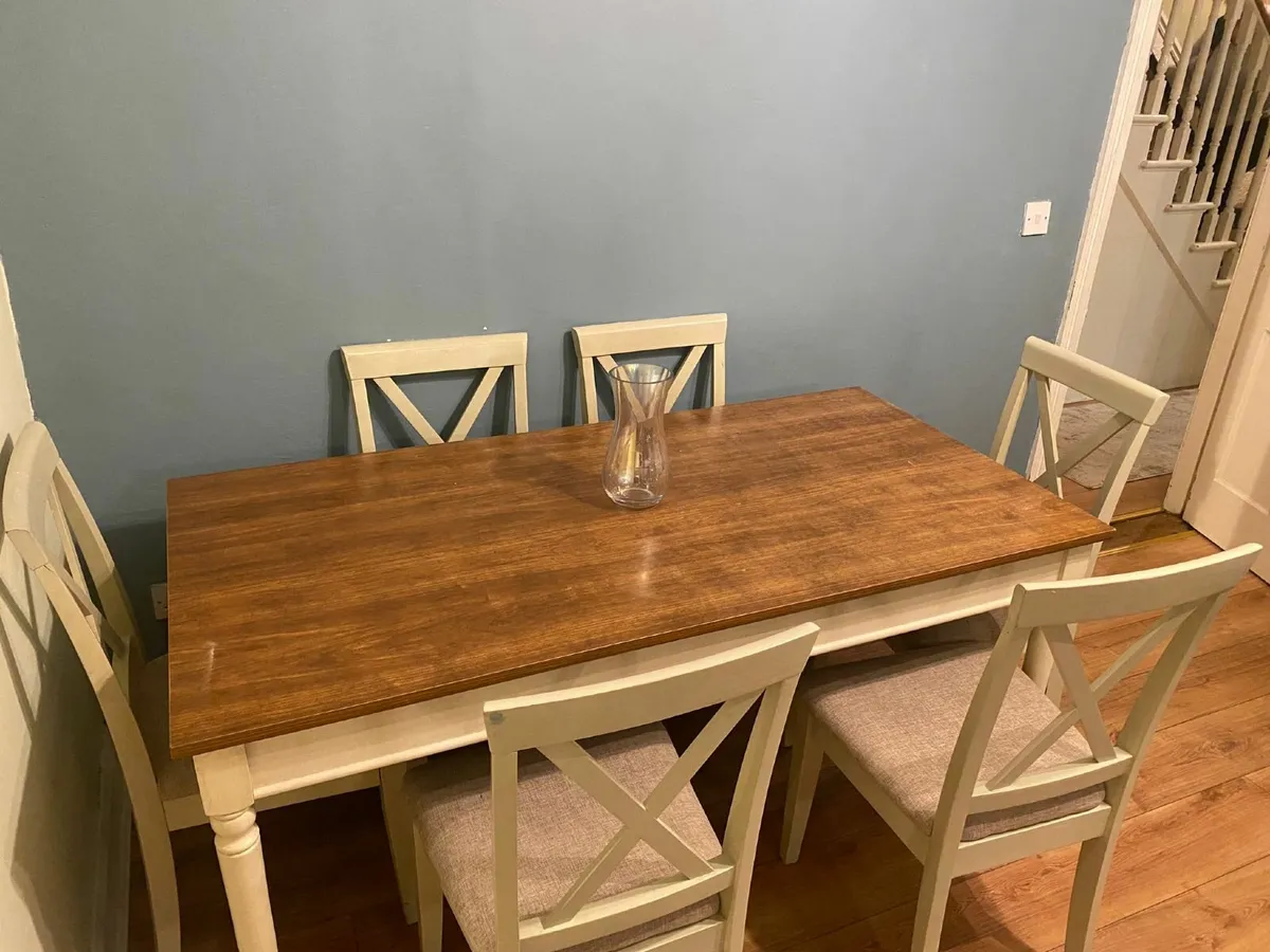 Table and chairs - Image 4