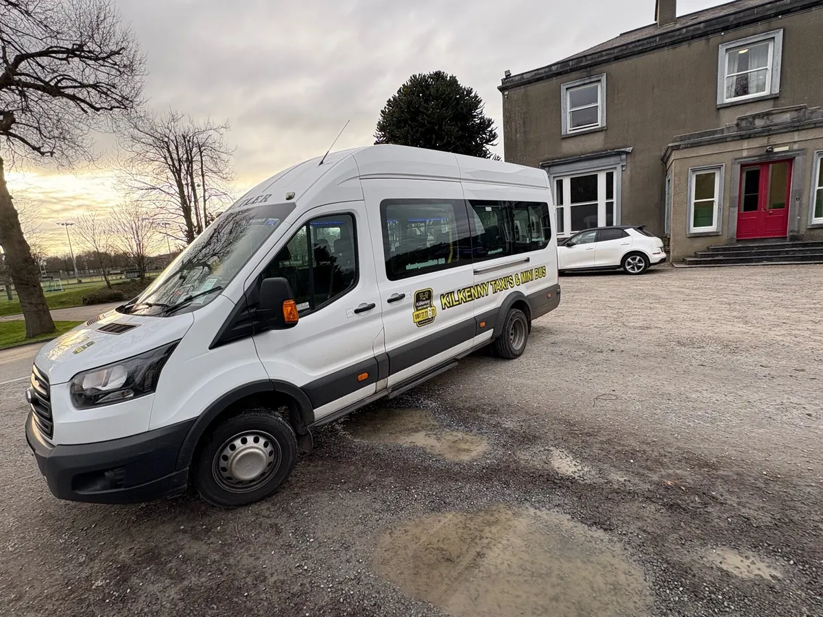 2018(182) Ford Transit 17 passenger minibus - Image 3
