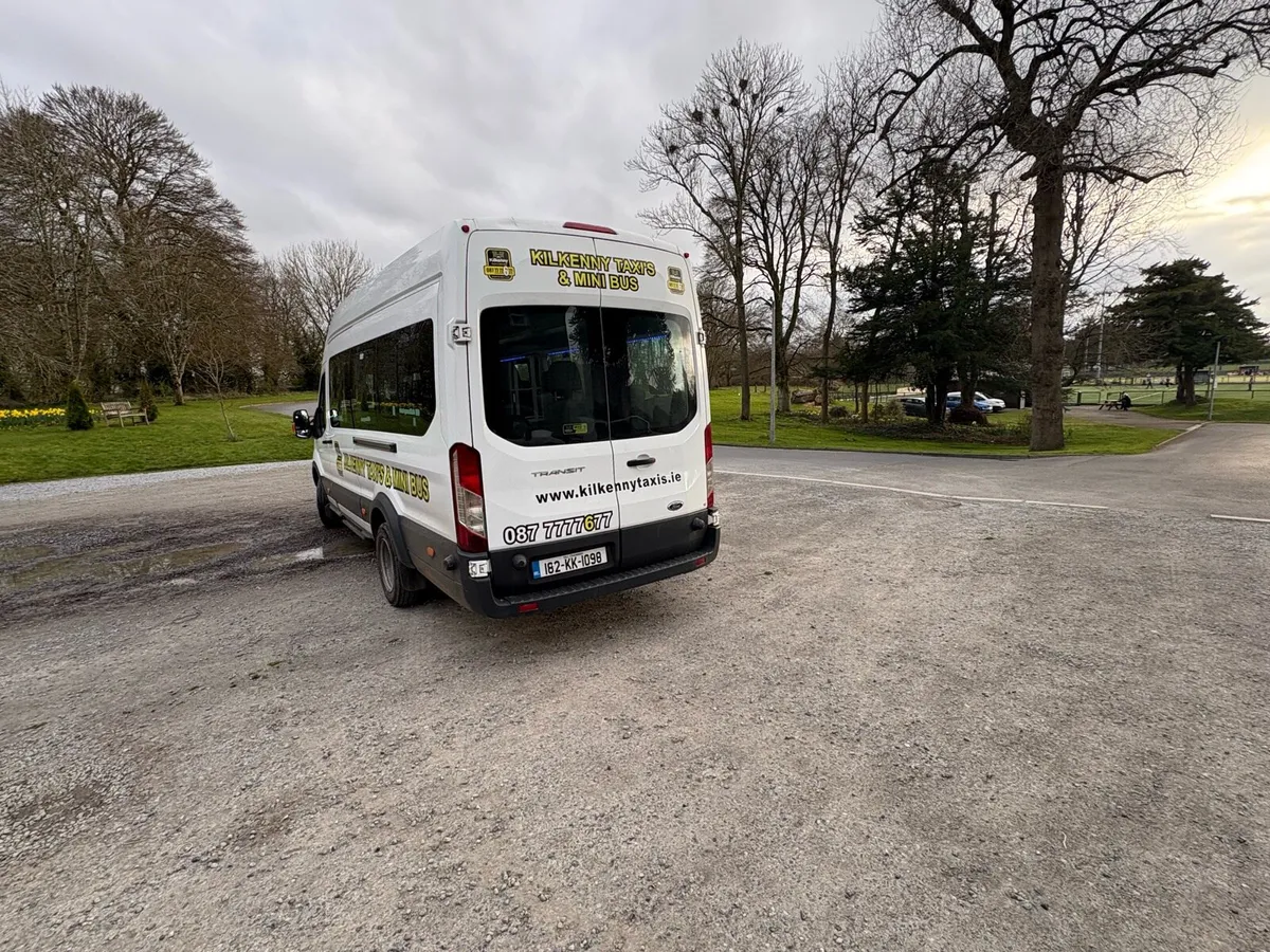 2018(182) Ford Transit 17 passenger minibus - Image 4
