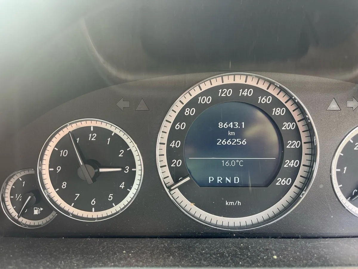 Mercedes 220 d - Image 3