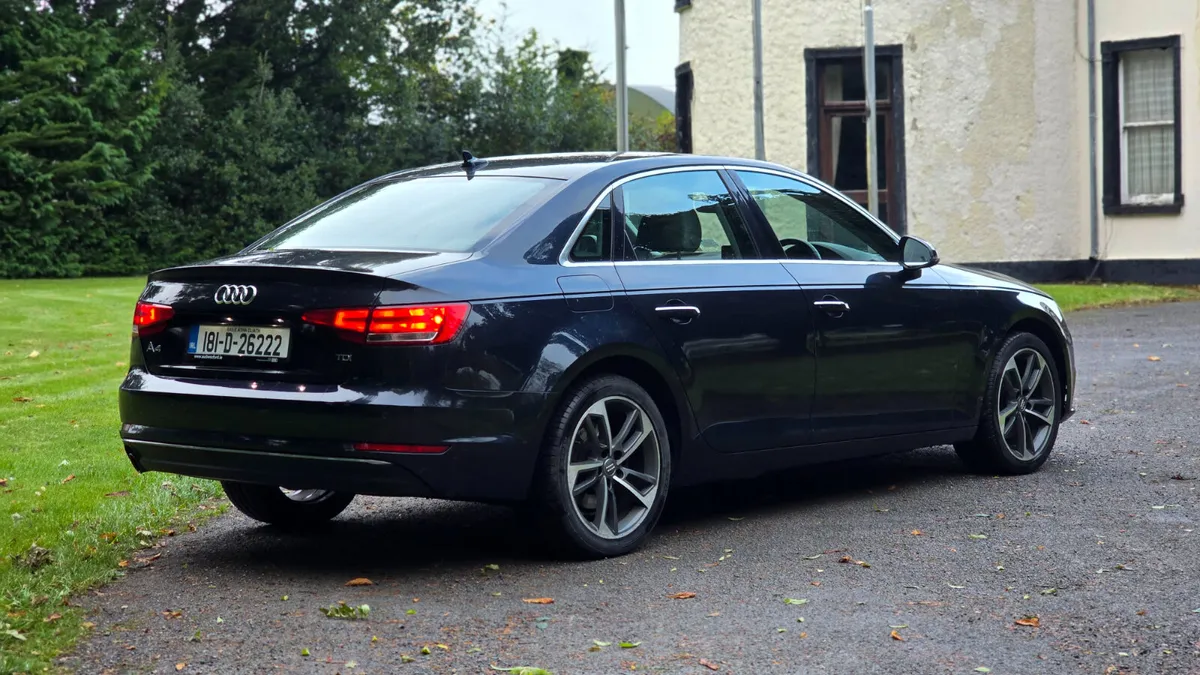 2018 Audi A4 2.0 TDI ULTRA *Leather Interior* - Image 4