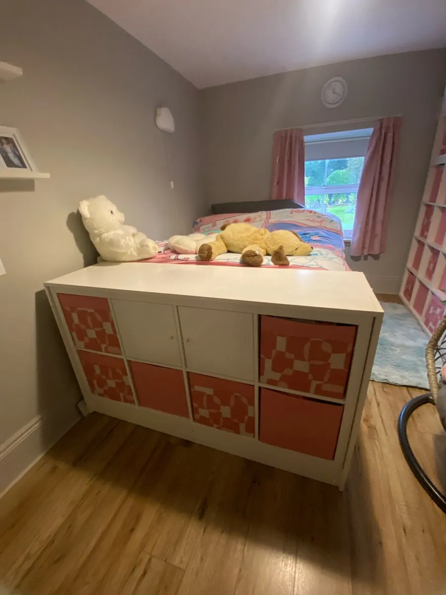 Double bed lots of storage - Image 1