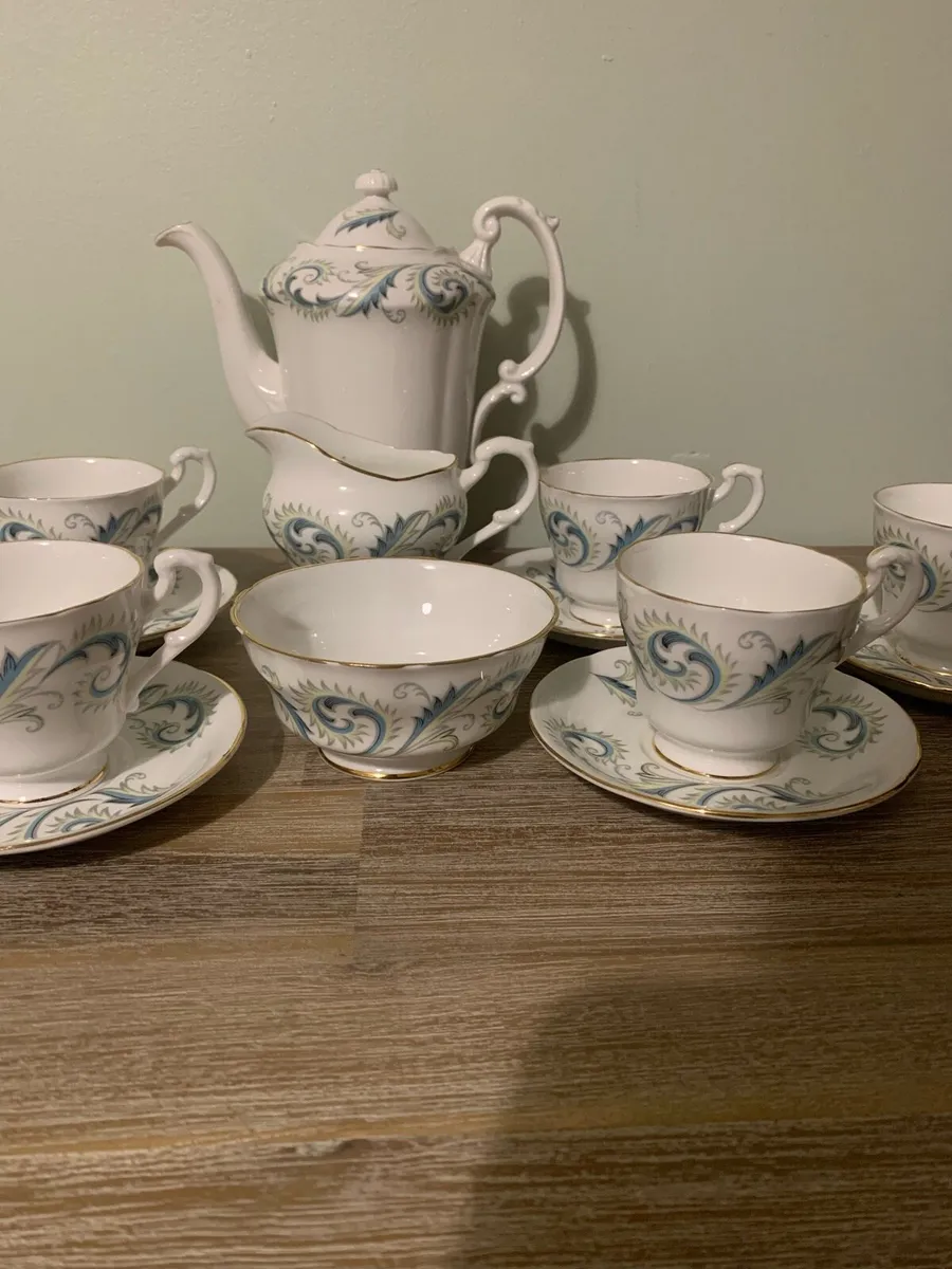 15 Piece Royal Standard Garland China Tea Set - Image 2