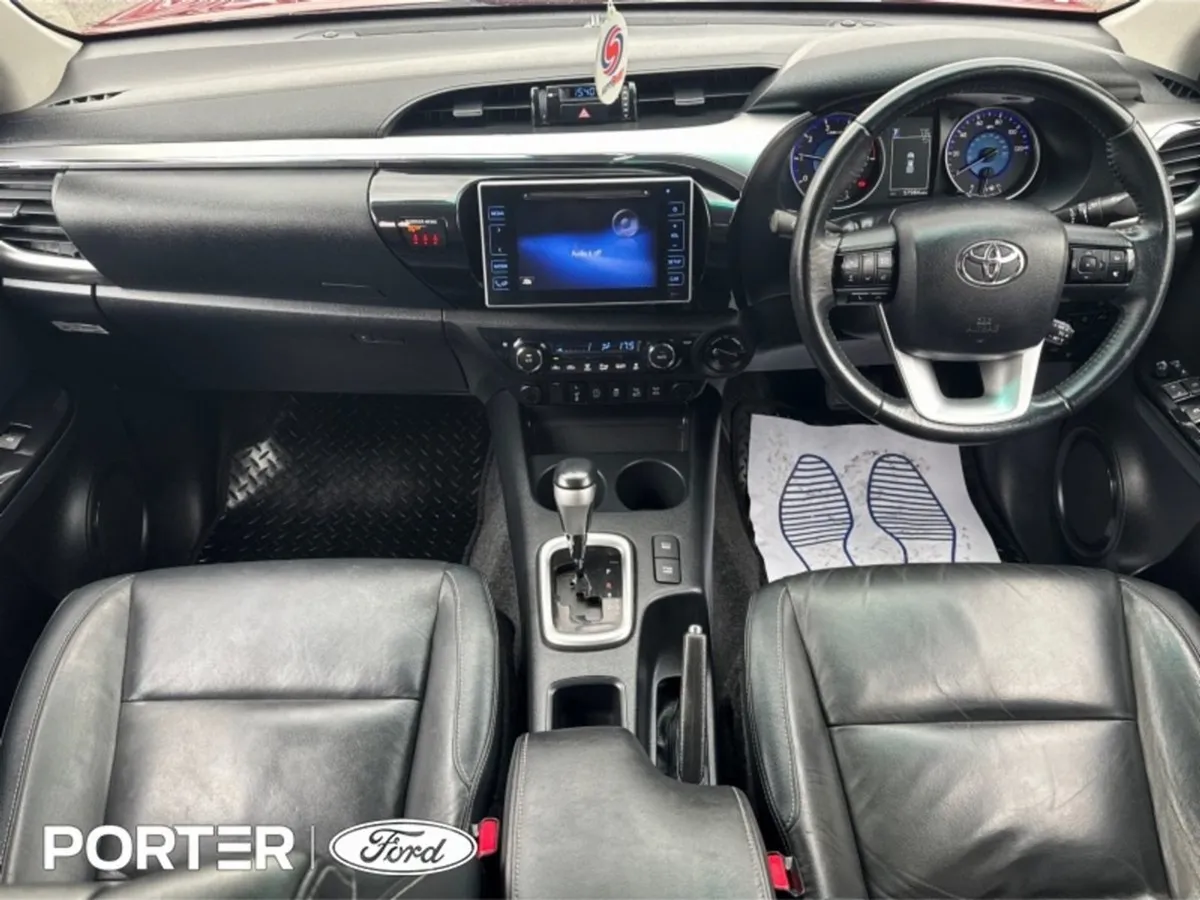 Toyota HiLux 2.4 D4D Invincible X Auto  price EX - Image 2