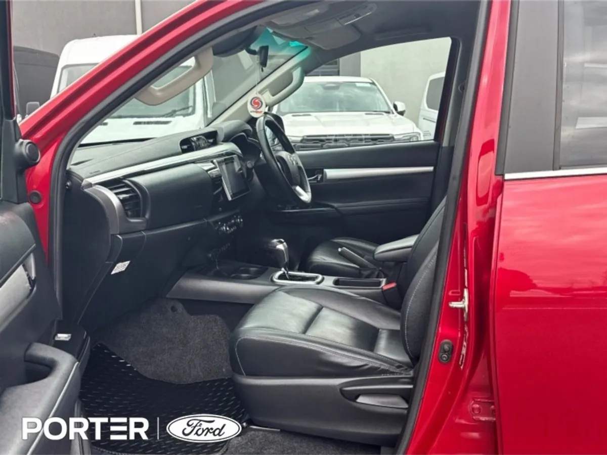 Toyota HiLux 2.4 D4D Invincible X Auto  price EX - Image 4