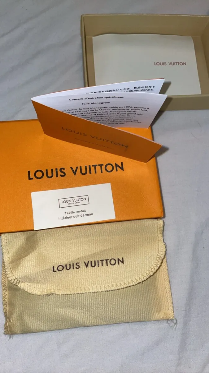 Louis Vuitton card holder - Image 1