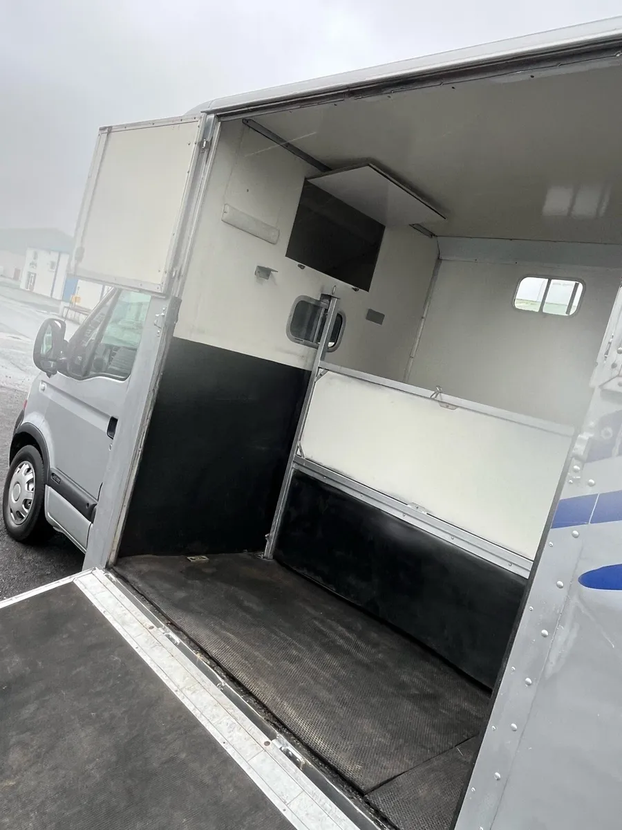 NI registered  Horse lorry - Image 4