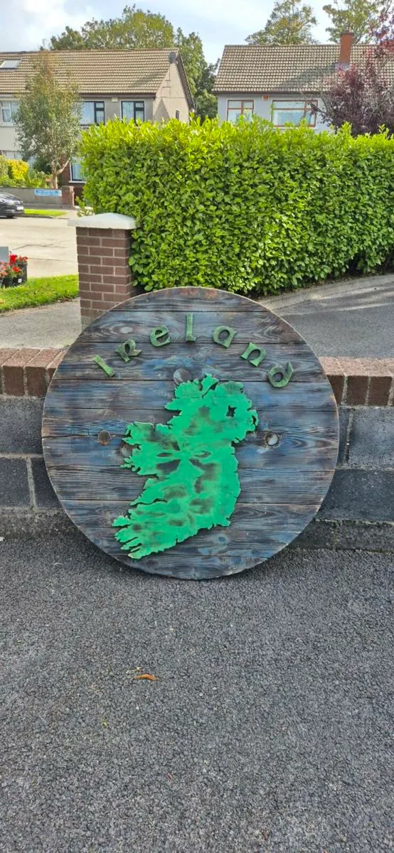 Beautiful irish art work, suit bar - Image 1