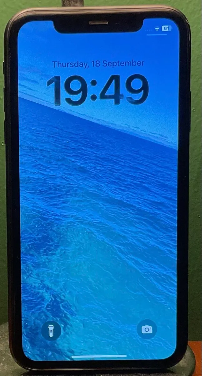 iPhone 11 - Image 1