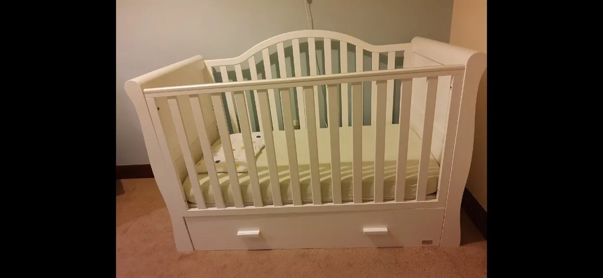 Baby sleigh cot bed - Image 1