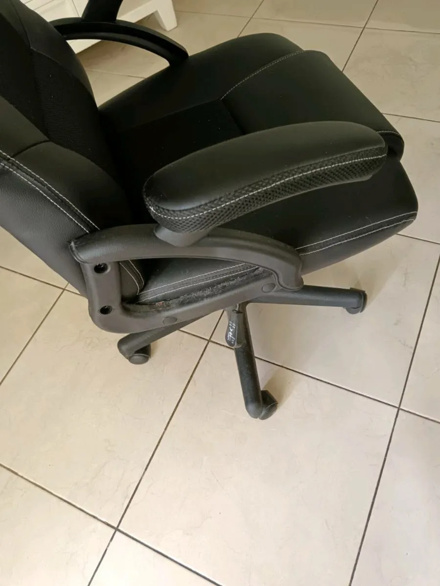 Gaming chair - Image 2