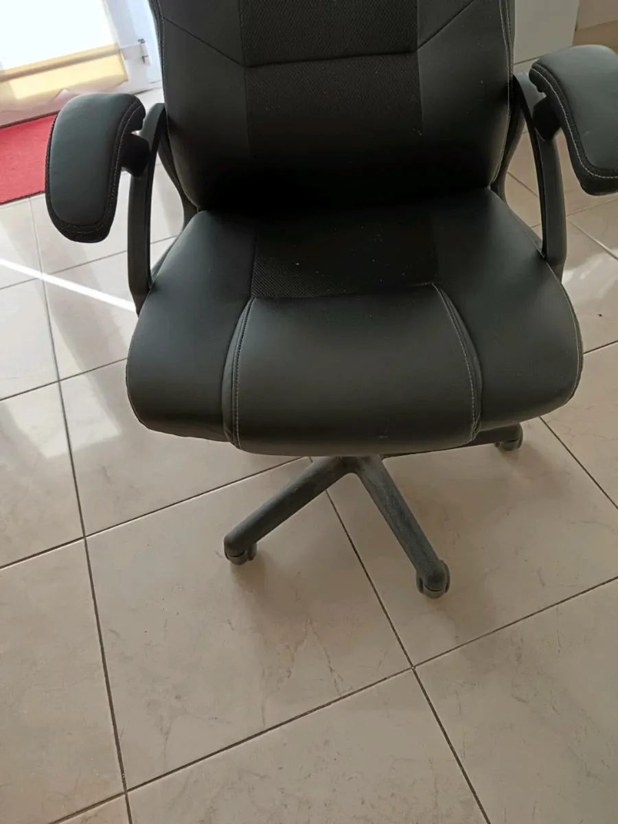 Gaming chair - Image 4