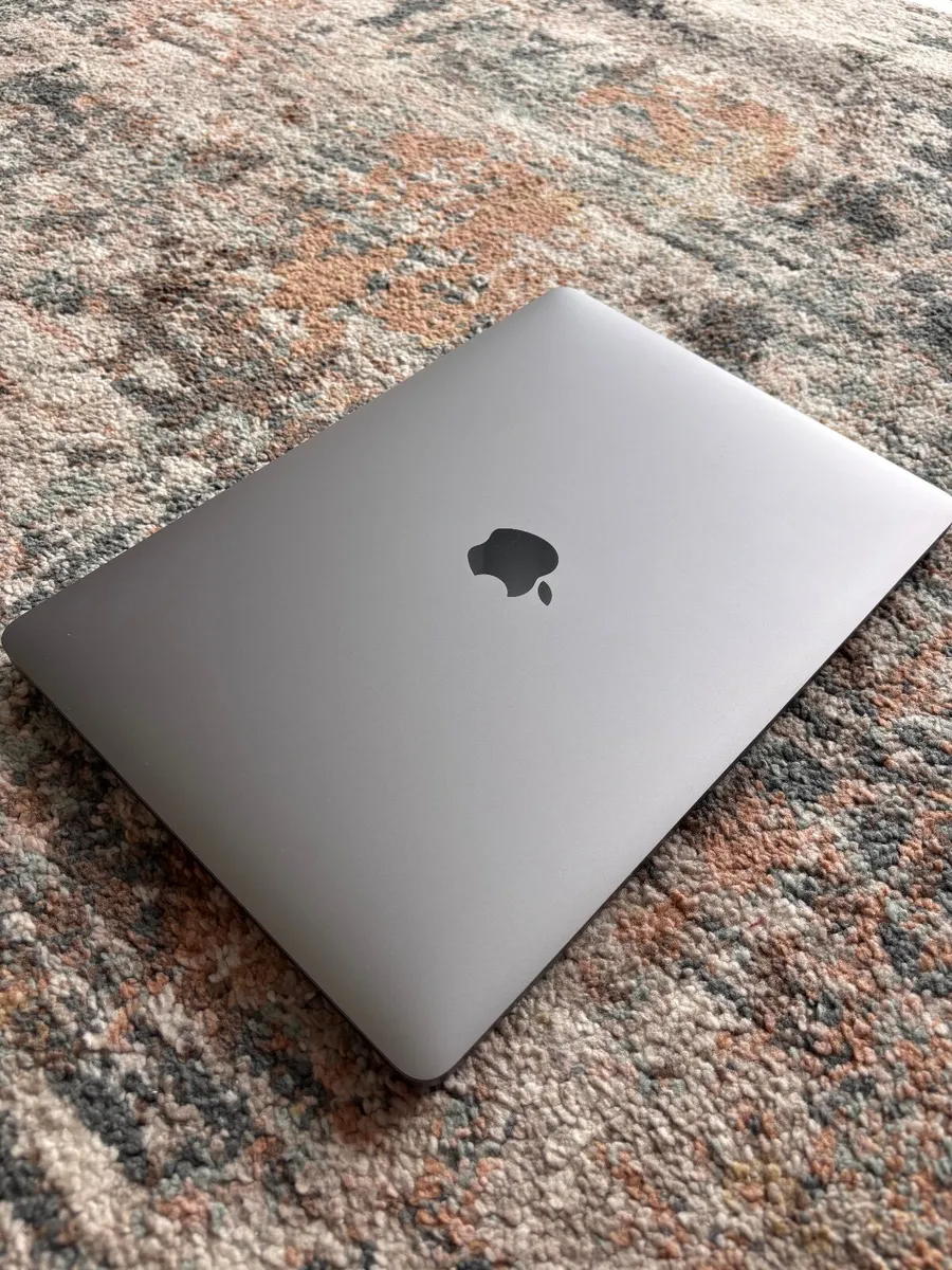 MacBook Pro 13-inch (2022, M2, 8GB / 256GB) - Image 1
