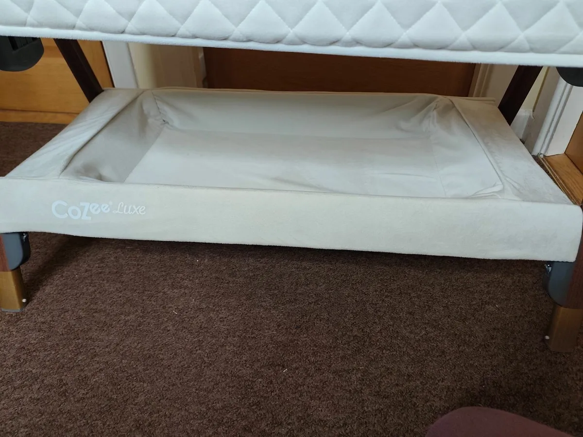 Bedside crib - Image 1
