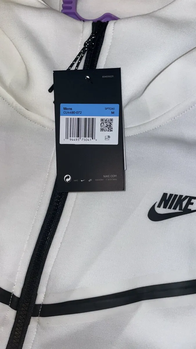 White Nike tech fleece - Image 2