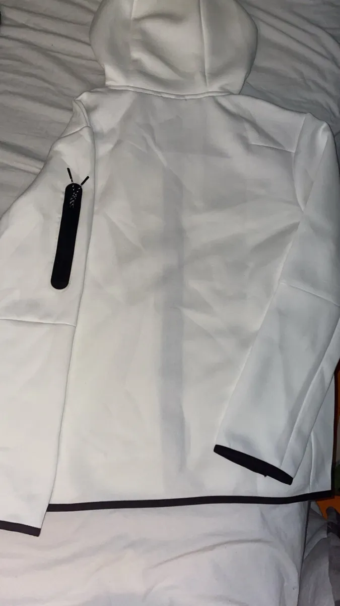 White Nike tech fleece - Image 4