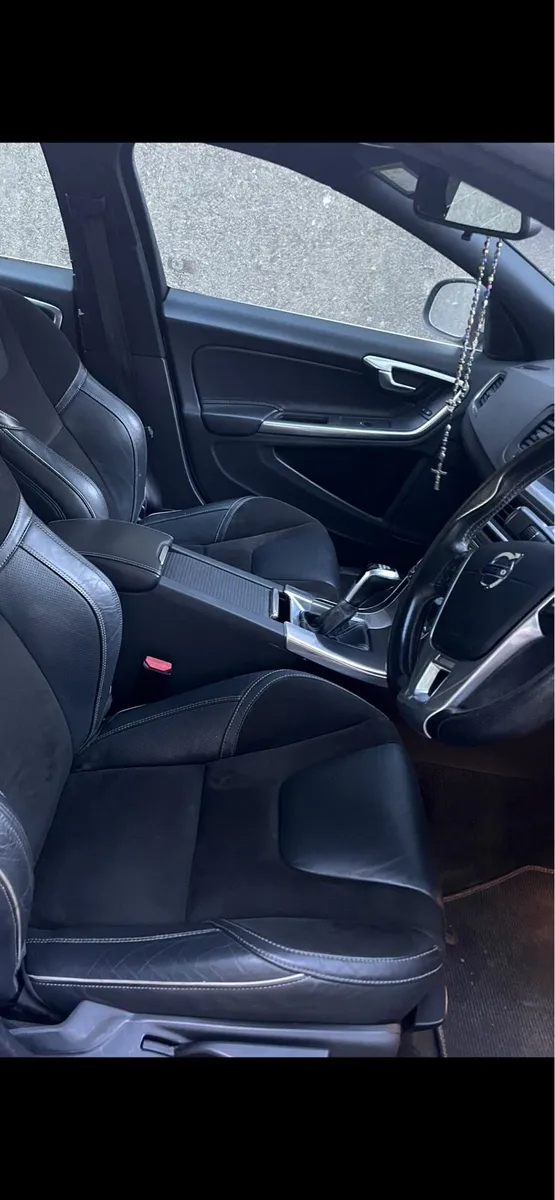 Volvo s60 R-Design sports . 2.0  diesel. - Image 3